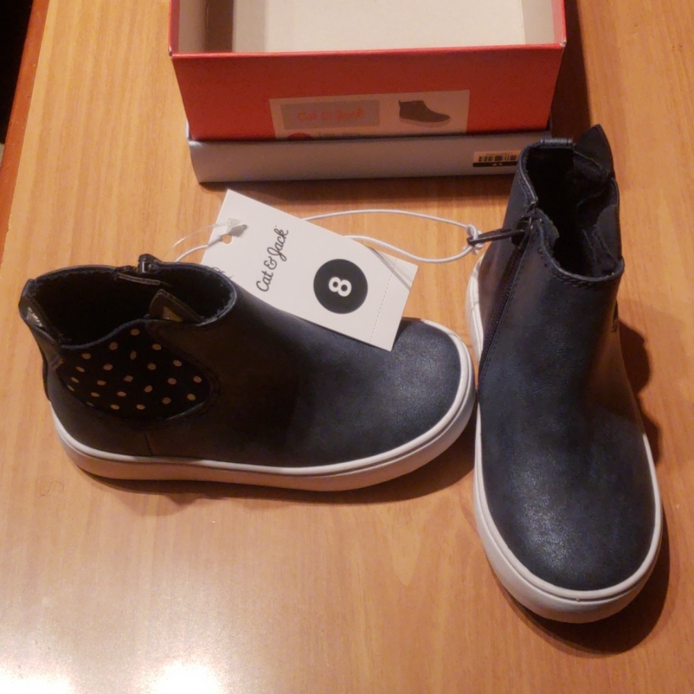 Shoes - Picture 3 of 4